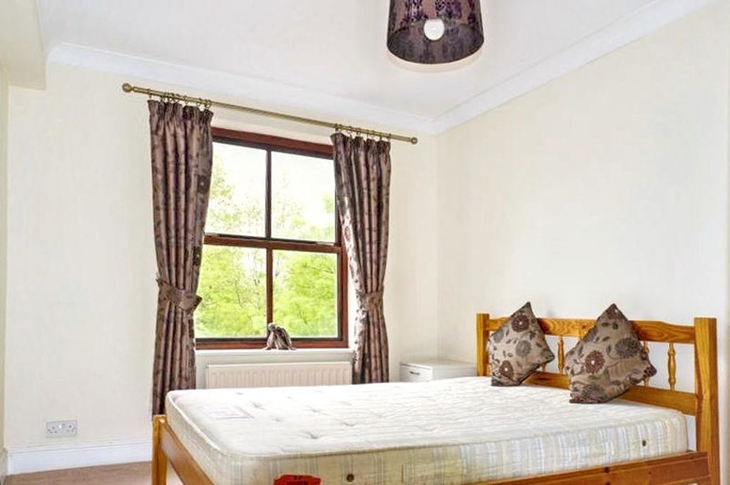 Bedroom- click for photo gallery